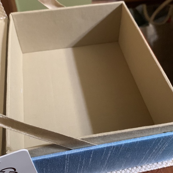 DAISY FUENTES - Gorgeous Blue Jeweled Jewelry Box - Picture 9 of 16